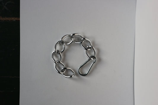 Chunky bracelet with carabiner hook (02)
