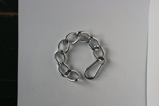 Chunky bracelet with carabiner hook (03)